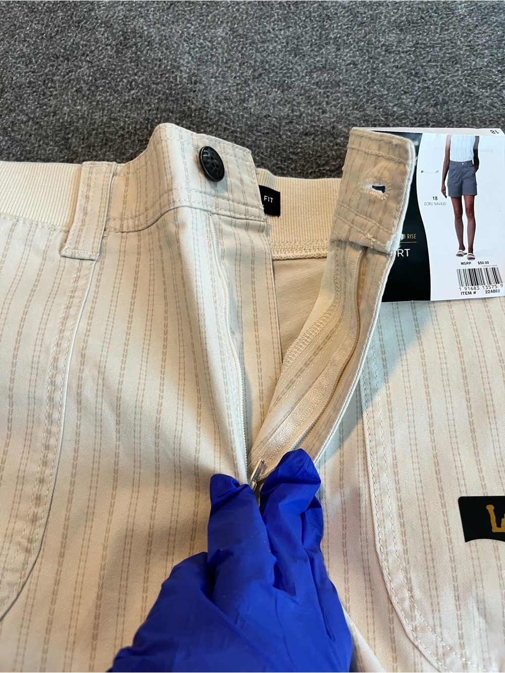 Lee Women’s Cream /Tan Striped Casual Mid Rise Waist 38” Size 18 Shorts NWT - Picture 10 of 11